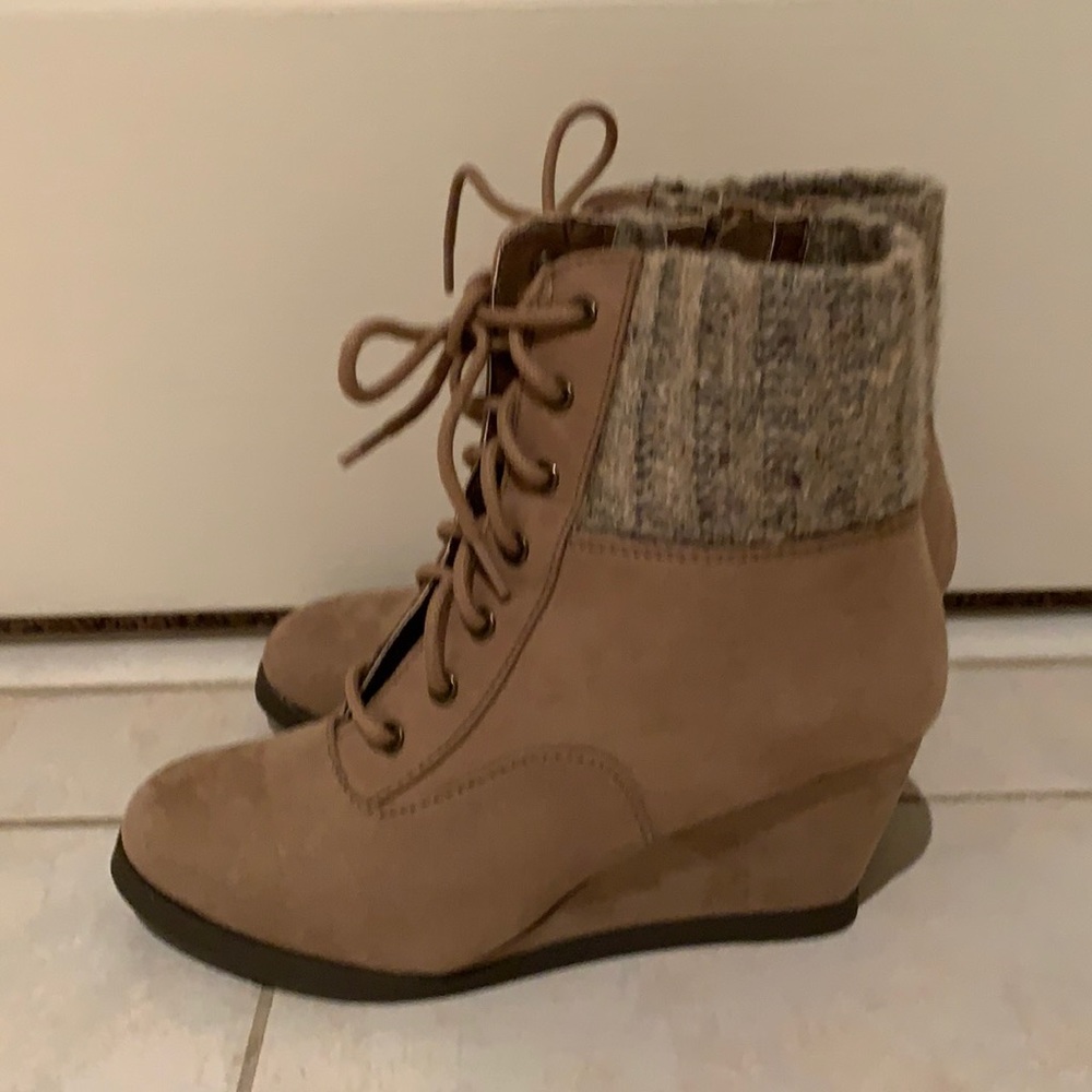 So Women Brown Lace Up with Zipper Boots Size 6.5